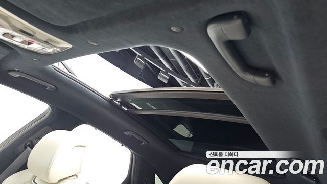 Genesis GV70 2022 — photo 24