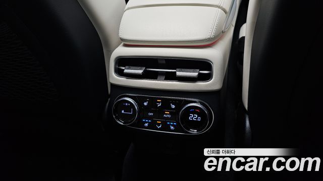 Genesis GV70 2022 — photo 25