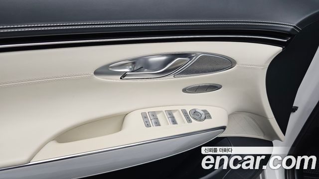 Genesis GV70 2022 — photo 40