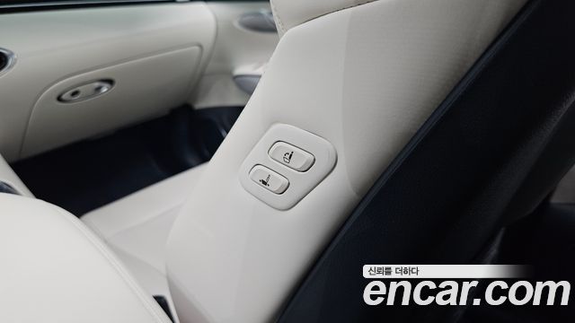 Genesis GV70 2022 — photo 41