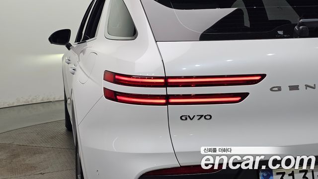 Genesis GV70 2025 — photo 9