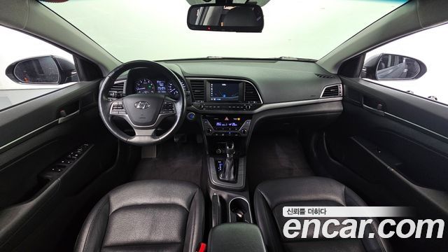Hyundai AVANTE 2017 — photo 10