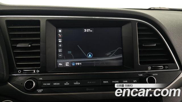 Hyundai AVANTE 2017 — photo 18