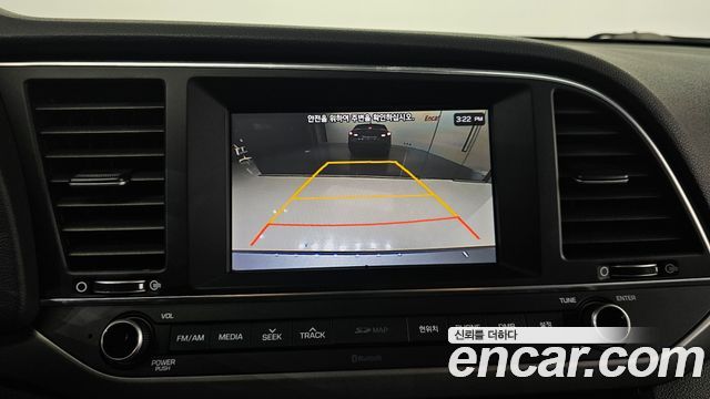 Hyundai AVANTE 2017 — photo 19