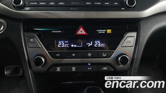 Hyundai AVANTE 2017 — photo 20
