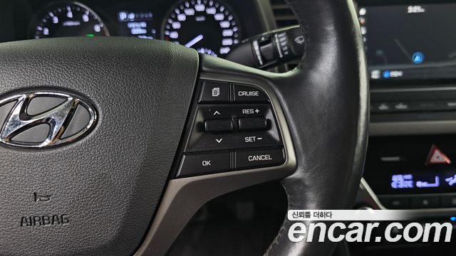 Hyundai AVANTE 2017 — photo 22