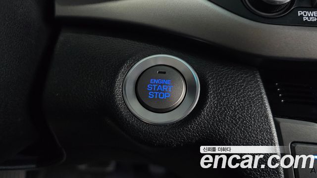 Hyundai AVANTE 2017 — photo 24