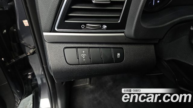 Hyundai AVANTE 2017 — photo 31