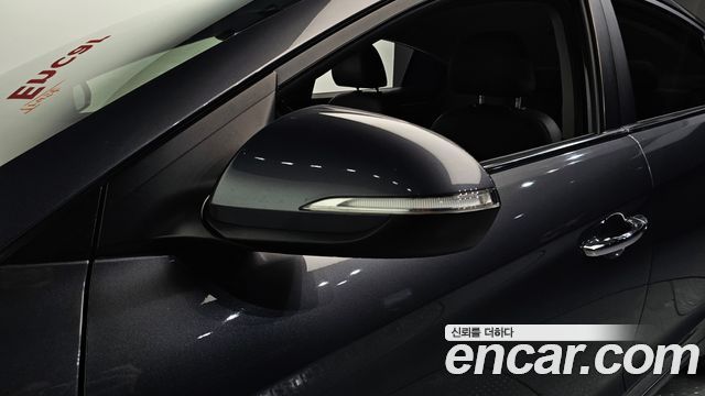 Hyundai AVANTE 2017 — photo 33