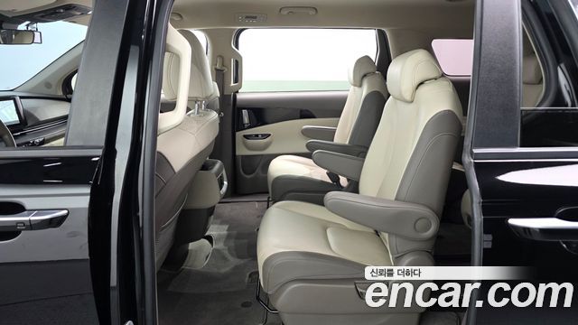 Kia Canival 2022 — photo 11