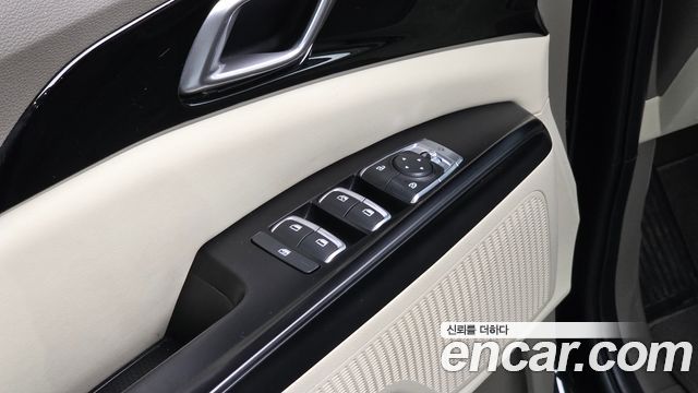 Kia Canival 2022 — photo 16