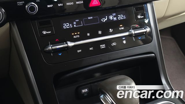 Kia Canival 2022 — photo 18