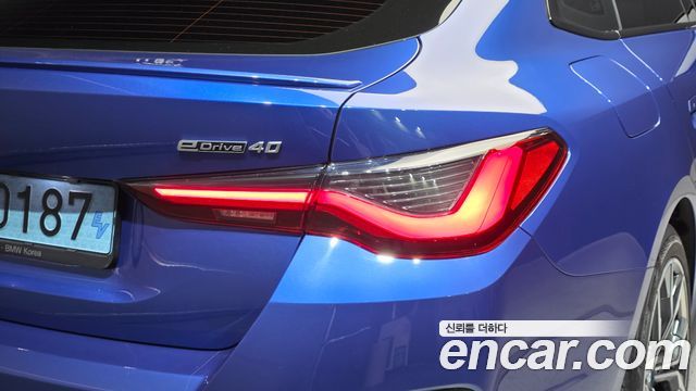 BMW i4 2023 — photo 9