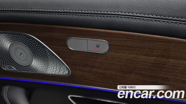 Mercedes-Benz GLE-Class 2020 — photo 24