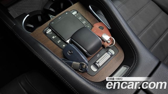 Mercedes-Benz GLE-Class 2020 — photo 30