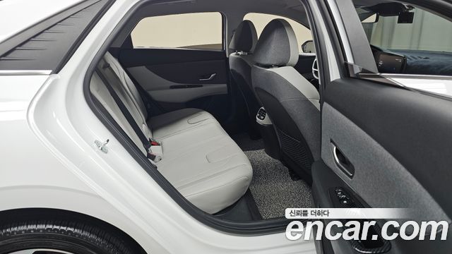 Hyundai AVANTE 2023 — photo 17