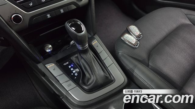 Hyundai AVANTE 2017 — photo 9