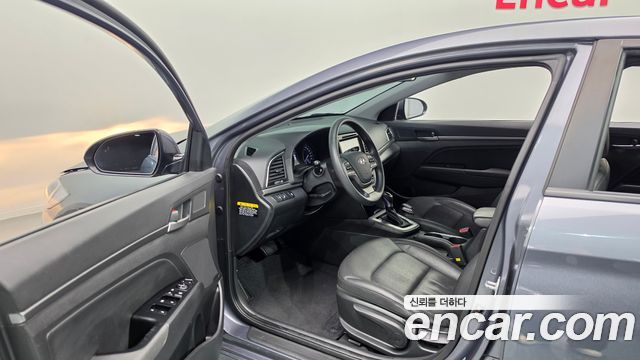 Hyundai AVANTE 2017 — photo 10