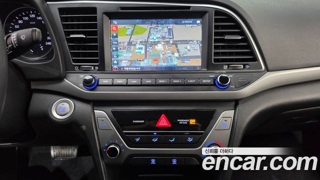 Hyundai AVANTE 2017 — photo 12