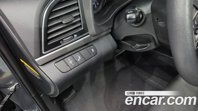 Hyundai AVANTE 2017 — photo 17