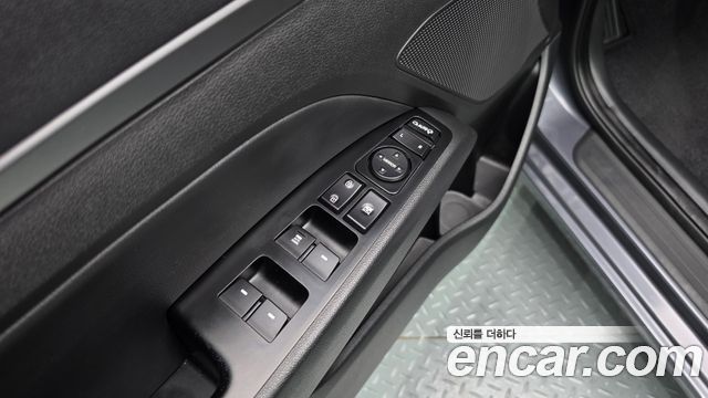 Hyundai AVANTE 2017 — photo 18
