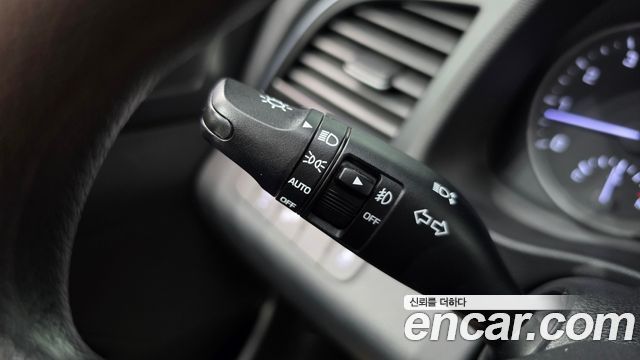 Hyundai AVANTE 2017 — photo 19