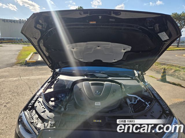 Mercedes-Benz S-Class 2025 — photo 8