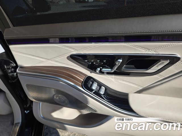 Mercedes-Benz S-Class 2025 — photo 18
