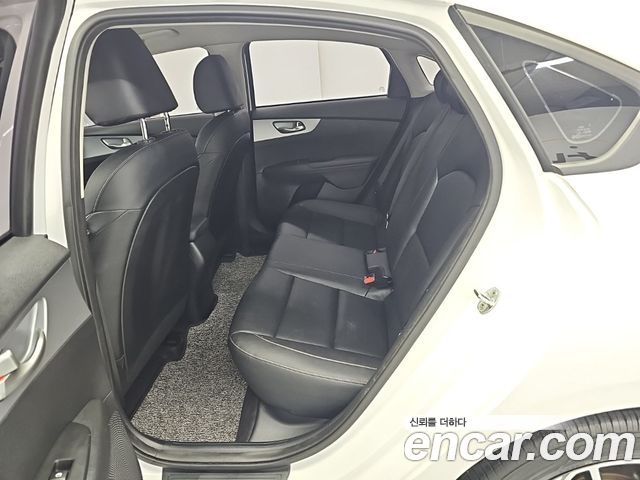 Kia K3 2022 — photo 12