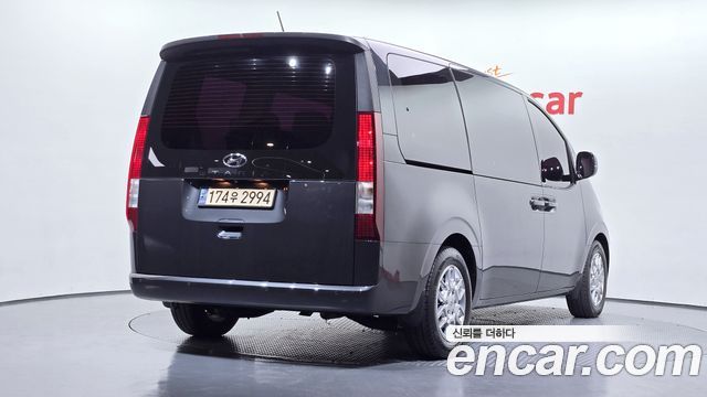 Hyundai Staria 2022 — photo 2