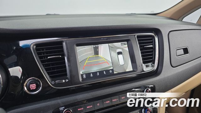 Kia Canival 2020 — photo 18