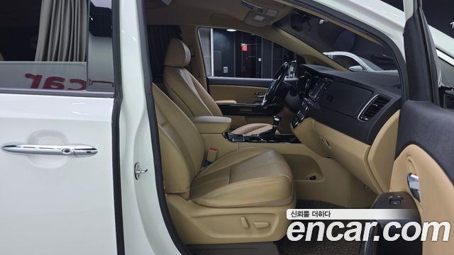 Kia Canival 2020 — photo 16