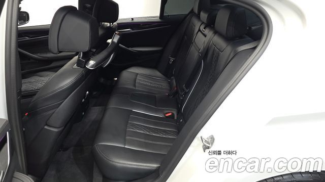 BMW 5-Series 2023 — photo 17