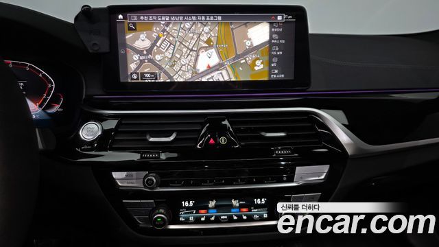 BMW 5-Series 2023 — photo 18