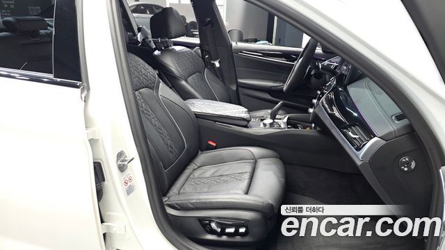 BMW 5-Series 2023 — photo 16