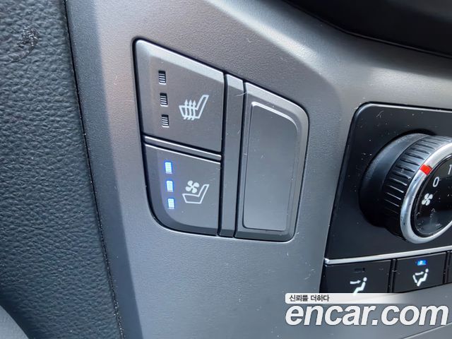 Hyundai Starex 2019 — photo 14