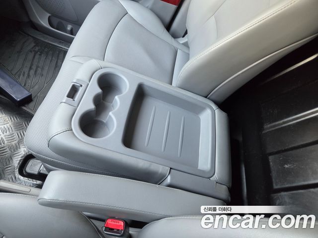 Hyundai Starex 2019 — photo 16