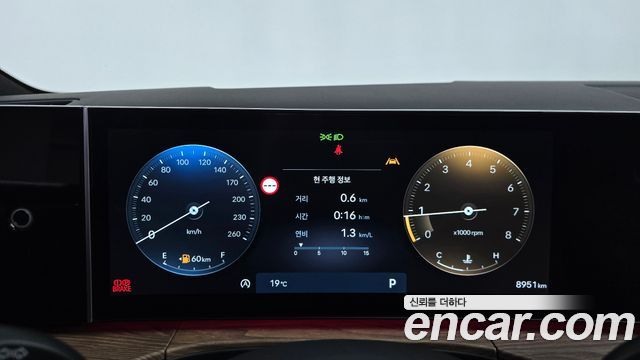 Hyundai Santafe 2025 — photo 11