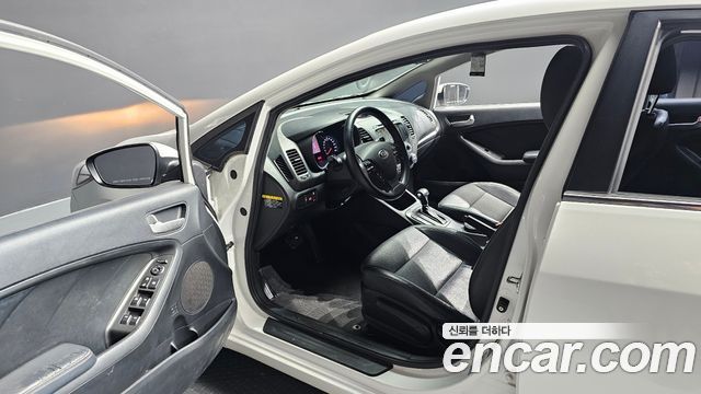 Kia K3 2015 — photo 10