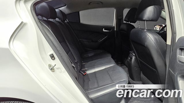 Kia K3 2015 — photo 11