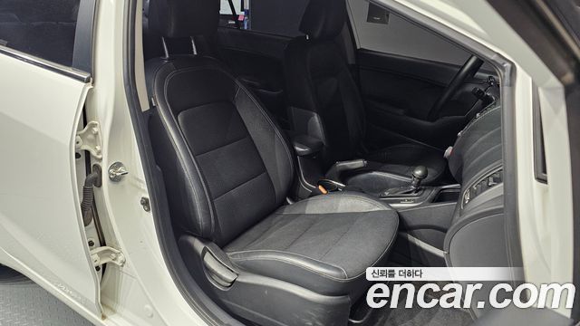 Kia K3 2015 — photo 12
