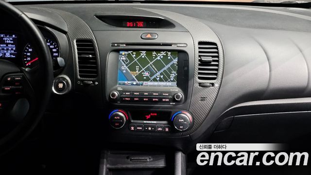 Kia K3 2015 — photo 14