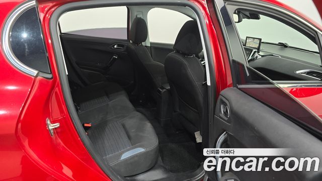Peugeot 208 2016 — photo 11