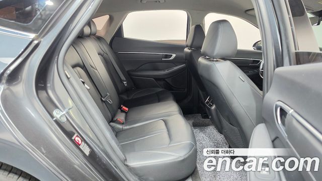 Hyundai Sonata 2022 — photo 17
