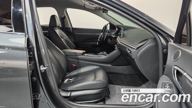 Hyundai Sonata 2022 — photo 16