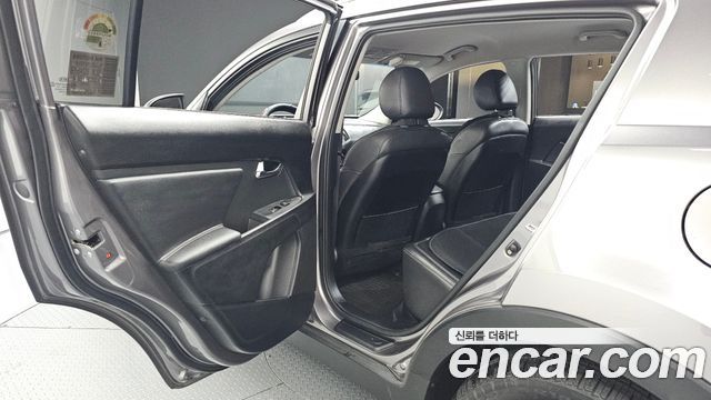 Kia Sportage 2011 — photo 12