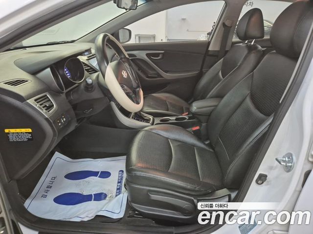 Hyundai AVANTE 2014 — photo 10