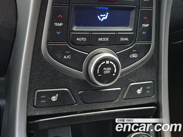 Hyundai AVANTE 2014 — photo 15