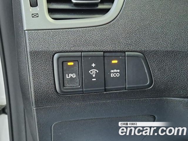 Hyundai AVANTE 2014 — photo 16