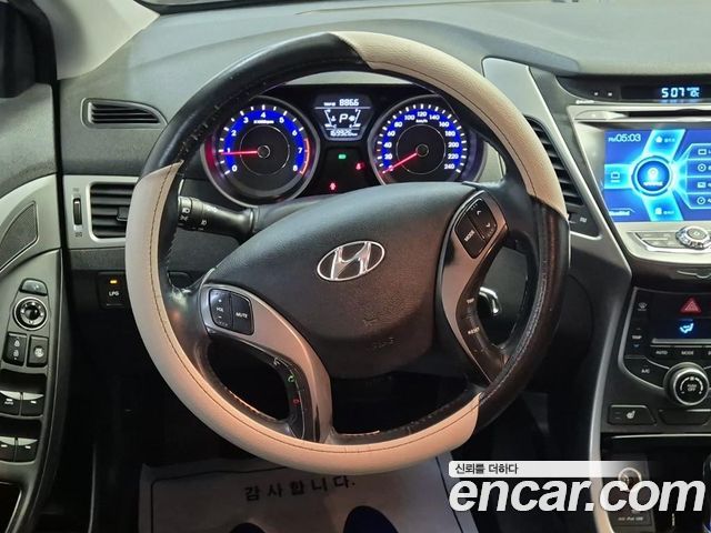 Hyundai AVANTE 2014 — photo 19